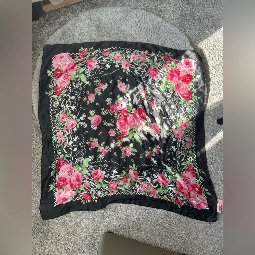 ✨NEW Juicy Couture Black and Pink Floral Faux Silk Scarf
